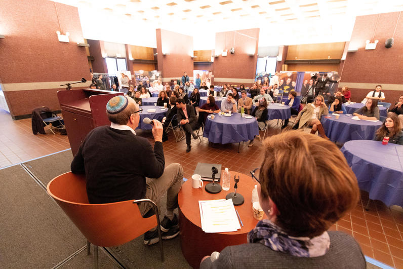 Stephen Tobolowski speaking to attendants